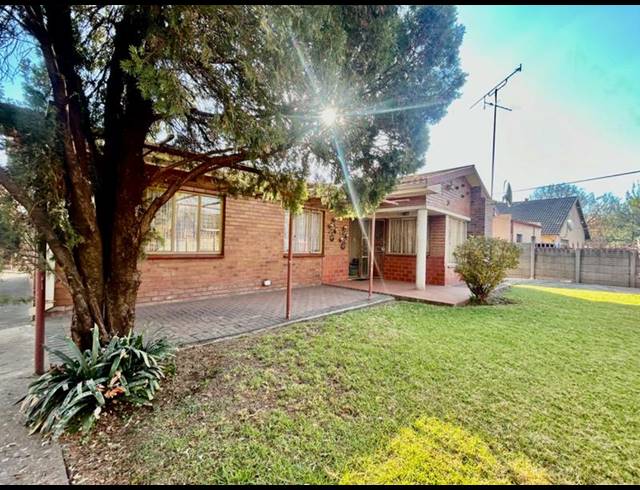 3 BEDROOM HOUSE FOR SALE IN VANDERBIJLPARK CE 2